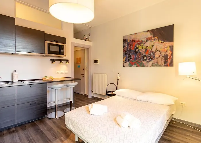 Luna Homes - In Farini Milão